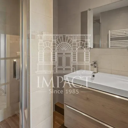 Ref 2017 Center - For Rent