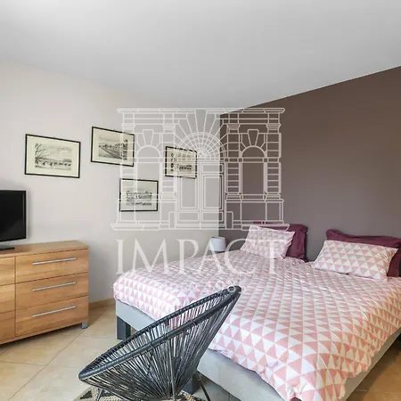 Ref 2017 Center - For Rent Apartment *