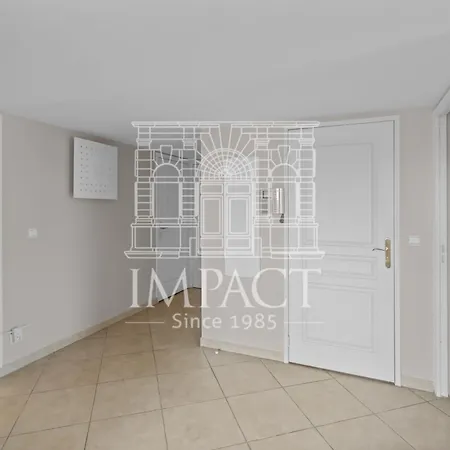 Ref 2017 Center - For Rent *