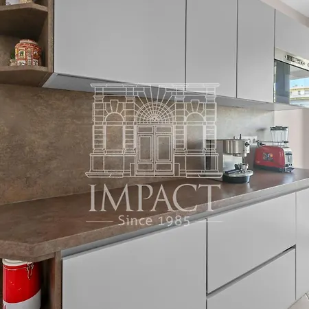 Ref 2017 Center - For Rent *